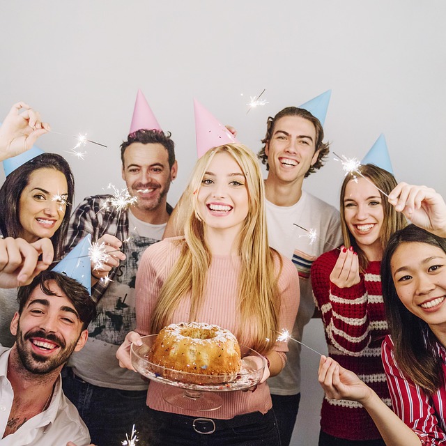 Tener amigos en el trabajo: ¿una reliquia o una necesidad renovada en 2025? 2 amigos en el trabajo